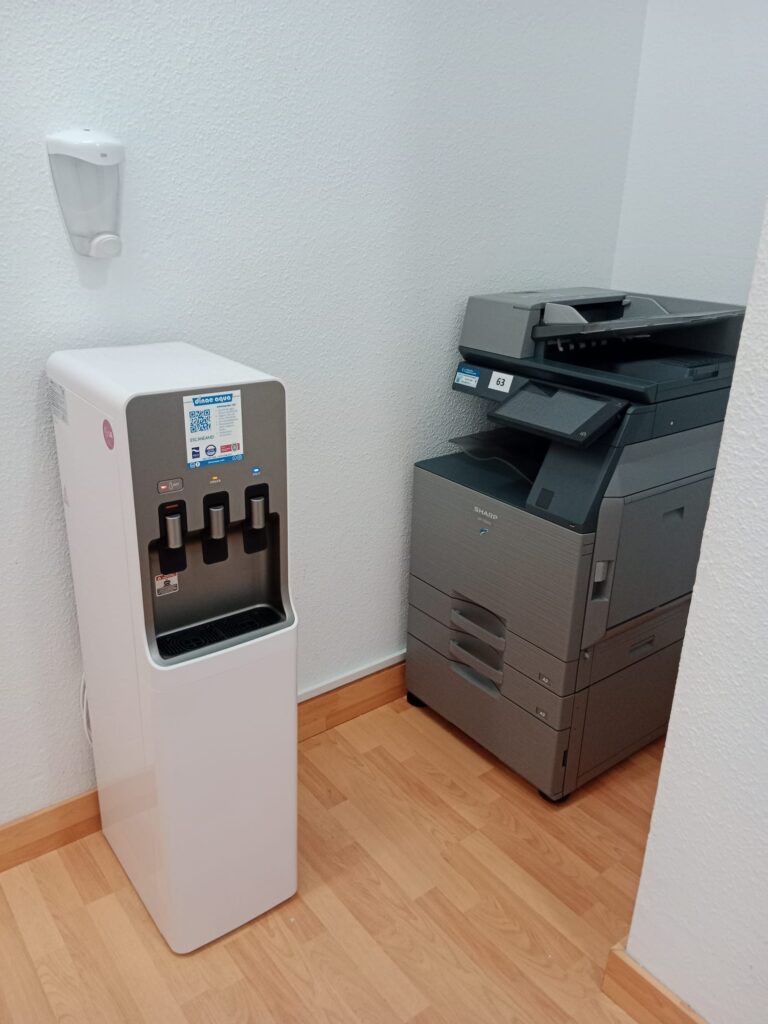Fuente de agua filtrada por ósmosis inversa, carbón, sedimento y membrana